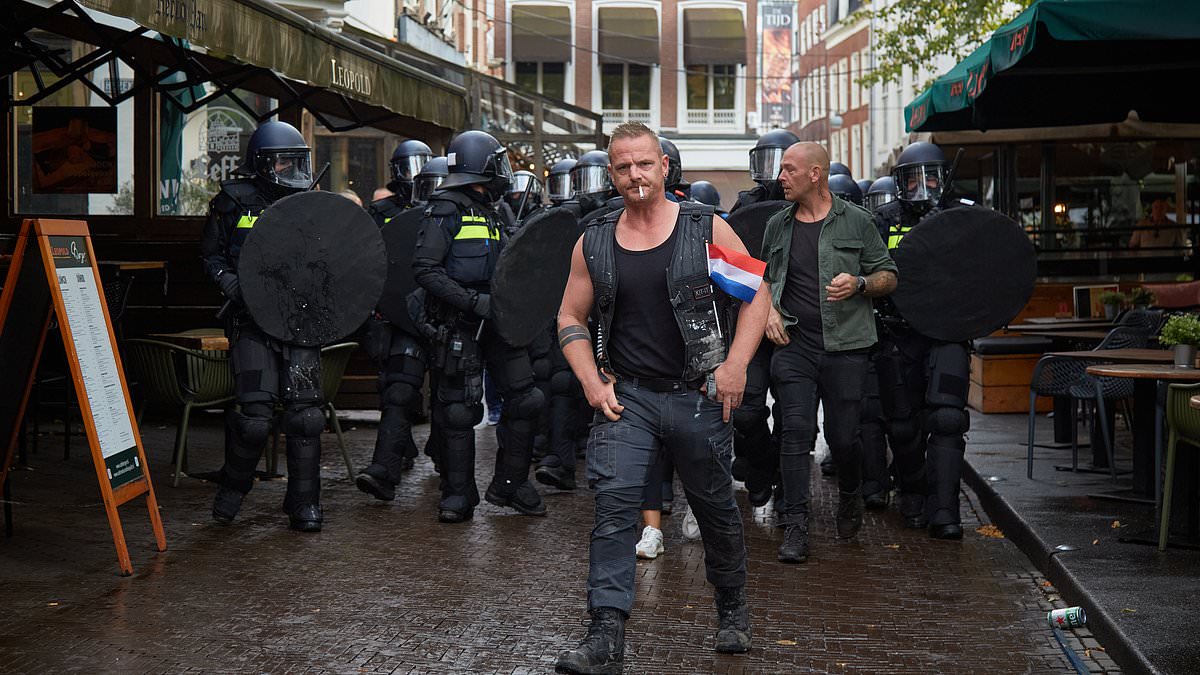 Riot police clash with far-right protests at The Hague